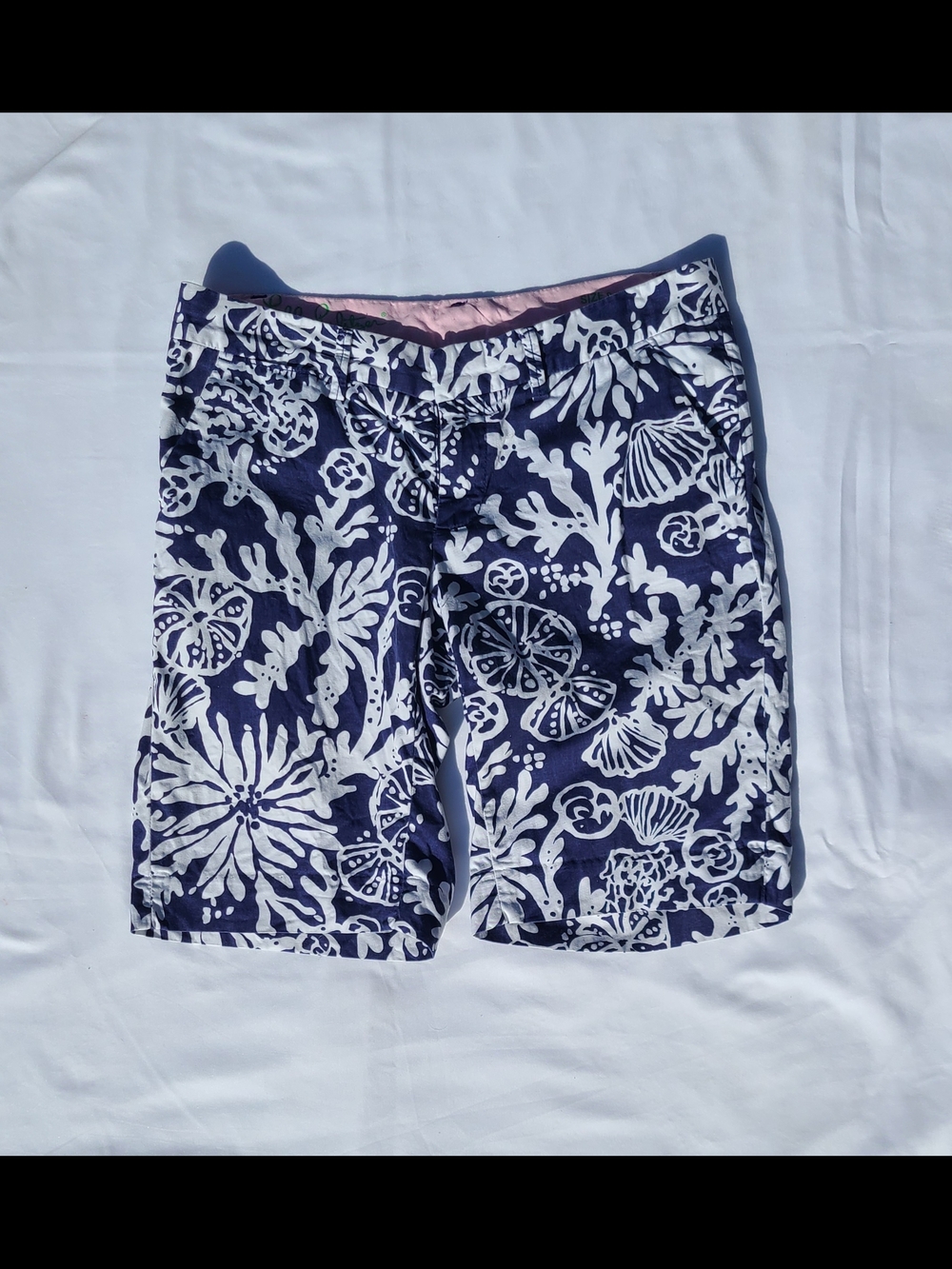 Lilly Pulitzer Avenue Navy & White Floral Bermuda Shorts - Sz. 0